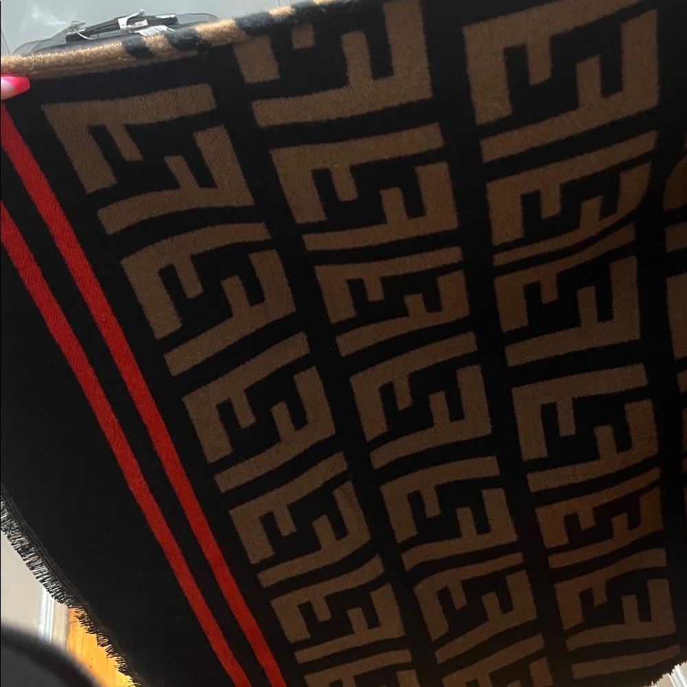 Fendi Women's Tan and Black Cape - Picture 4 of 6